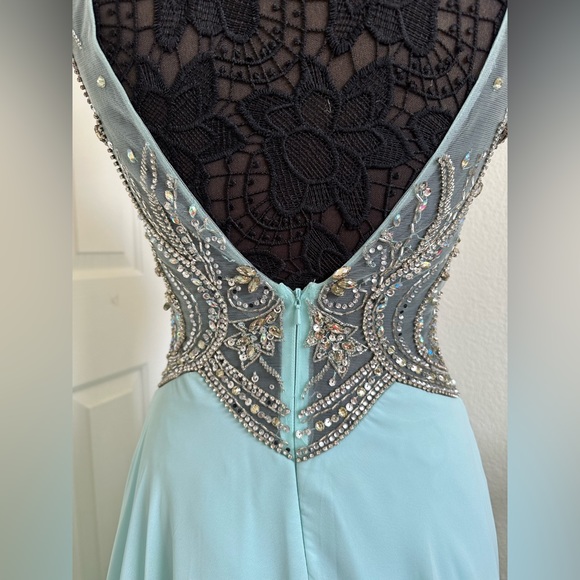 Beaded Bodice Prom Dress 👗 - Picture 7 of 12